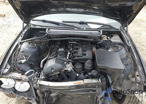 2005 BMW 330I from USA, damaged, VIN WBAEV53425KM39180